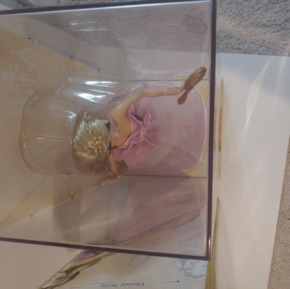 Disney Designer Doll Rapunzal Limited Edition - Picture 5 of 17